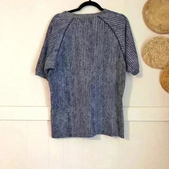 VINTAGE Pinstriped Shirt - Picture 2 of 4